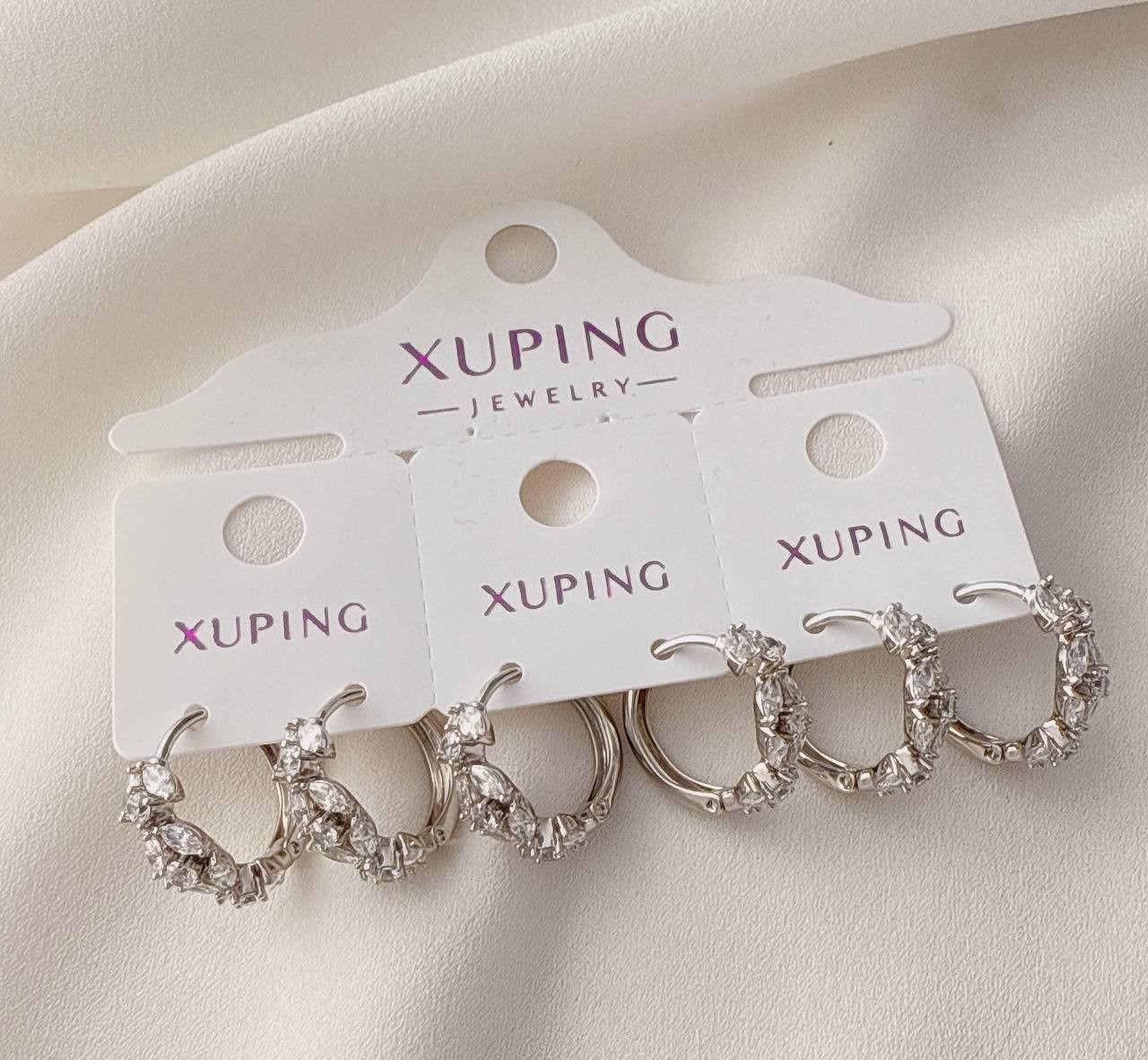 گوشواره ژوپینگ بدلی نگین دار-گوشواره ژوپینگ بدلی نگین دار با شناسه محصول plx – 00053834 یکی از محصولات با کیفیت فروشگاه اینترنتی پاشالوکس است. از ویژگی های بارز این محصول باید به آبکاری رنگ ثابت و ضد حساسیت بودن آن اشاره کرد. شما می توانید با اتصال به درگاه امن بانکی این محصول را سفارش دهید و به صور ...