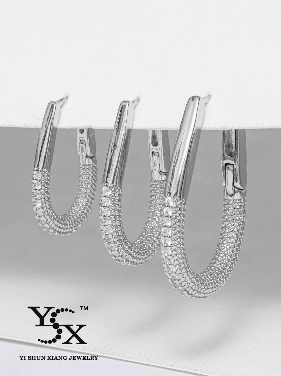 گوشواره بدل دخترانه تیفانی-گوشواره بدل دخترانه تیفانی با شناسه محصول plx – 00098203 یکی از محصولات با کیفیت فروشگاه اینترنتی پاشالوکس است. از ویژگی های بارز این محصول باید به آبکاری رنگ ثابت و ضد حساسیت بودن آن اشاره کرد. شما می توانید با اتصال به درگاه امن بانکی این محصول را سفارش دهید و به صورت را ...