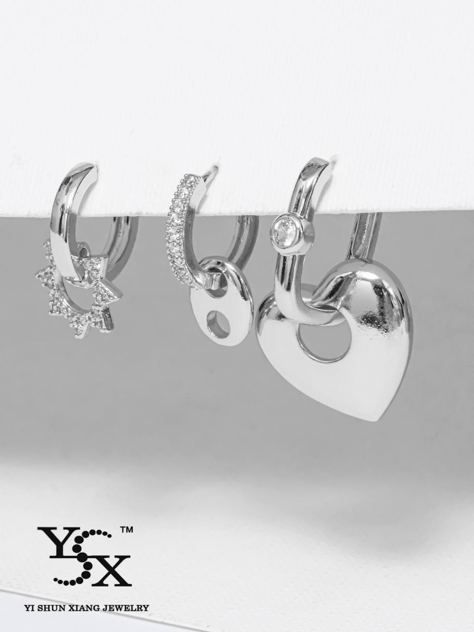 گوشواره دخترانه بدل کارت سه عددی-گوشواره دخترانه بدل کارت سه عددی با شناسه محصول plx – 00069808 یکی از محصولات با کیفیت فروشگاه اینترنتی پاشالوکس است. از ویژگی های بارز این محصول باید به آبکاری رنگ ثابت و ضد حساسیت بودن آن اشاره کرد. شما می توانید با اتصال به درگاه امن بانکی این محصول را سفارش دهید  ...