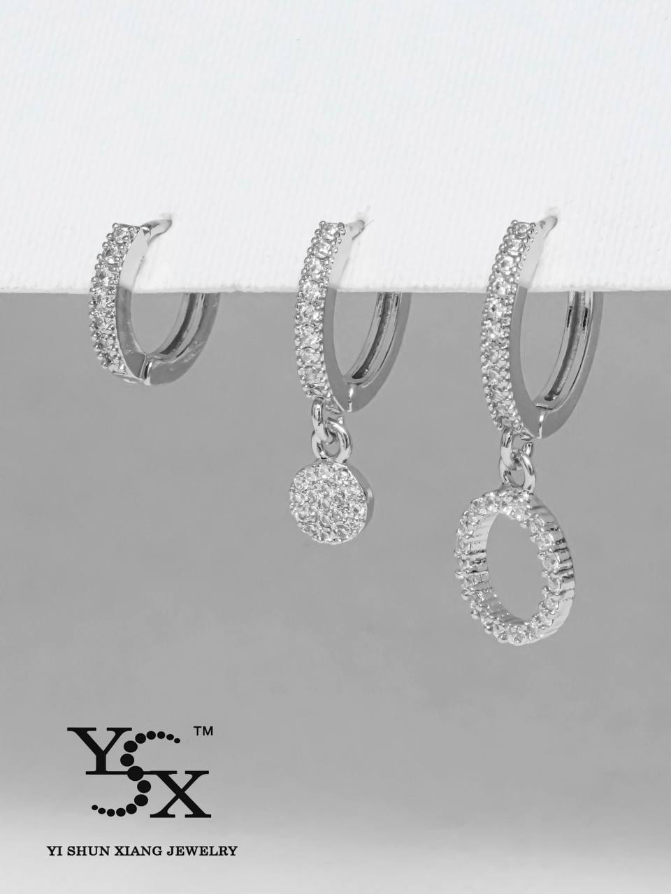 گوشواره حلقه ای نگین دار سه عددی-گوشواره حلقه ای نگین دار سه عددی با شناسه محصول plx – 00044900 یکی از محصولات با کیفیت فروشگاه اینترنتی پاشالوکس است. از ویژگی های بارز این محصول باید به آبکاری رنگ ثابت و ضد حساسیت بودن آن اشاره کرد. شما می توانید با اتصال به درگاه امن بانکی این محصول را سفارش دهید  ...