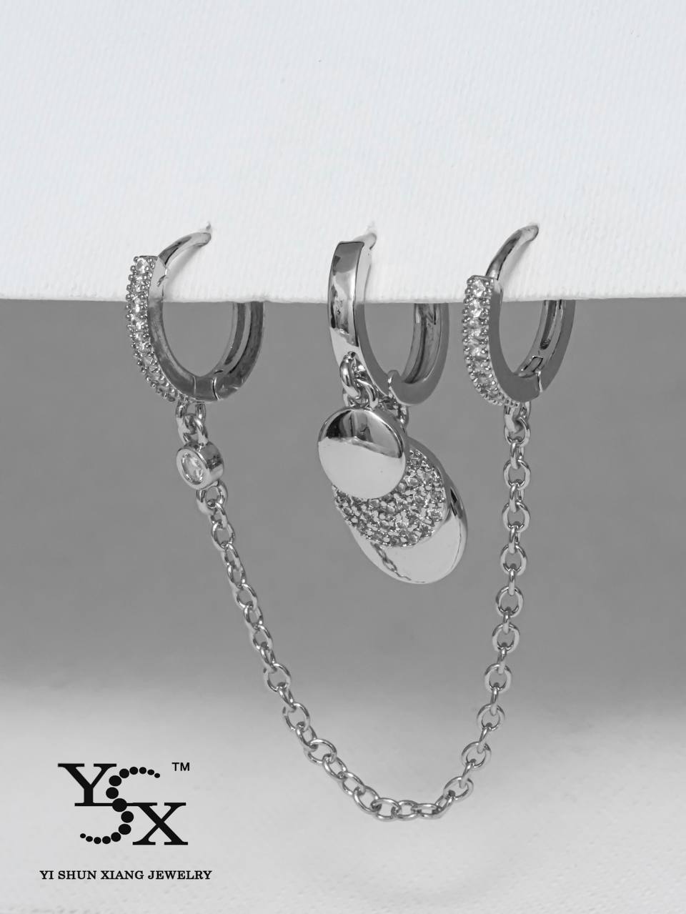 گوشواره سه عددی طرح پیرسینگ-گوشواره سه عددی طرح پیرسینگ با شناسه محصول plx – 00054060 یکی از محصولات با کیفیت فروشگاه اینترنتی پاشالوکس است. از ویژگی های بارز این محصول باید به آبکاری رنگ ثابت و ضد حساسیت بودن آن اشاره کرد. شما می توانید با اتصال به درگاه امن بانکی این محصول را سفارش دهید و به صورت  ...